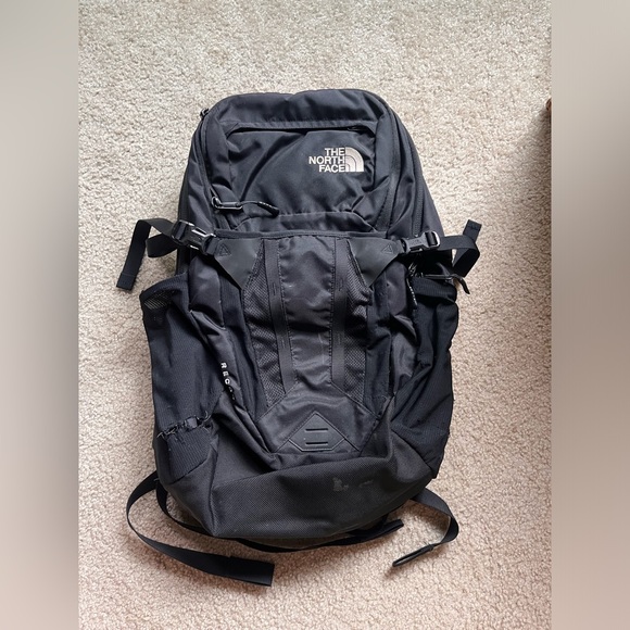 The North Face Recon Backpack Black unisex Travel Work Commuter - Picture 1 of 13